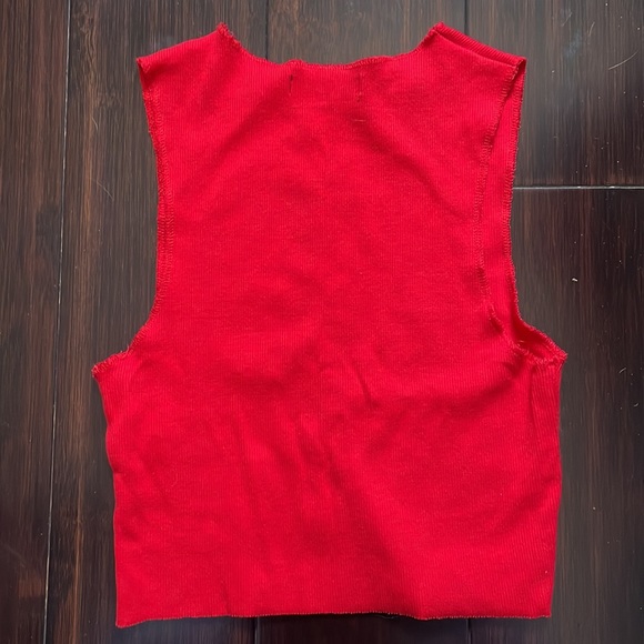 Red tank top - Picture 4 of 5